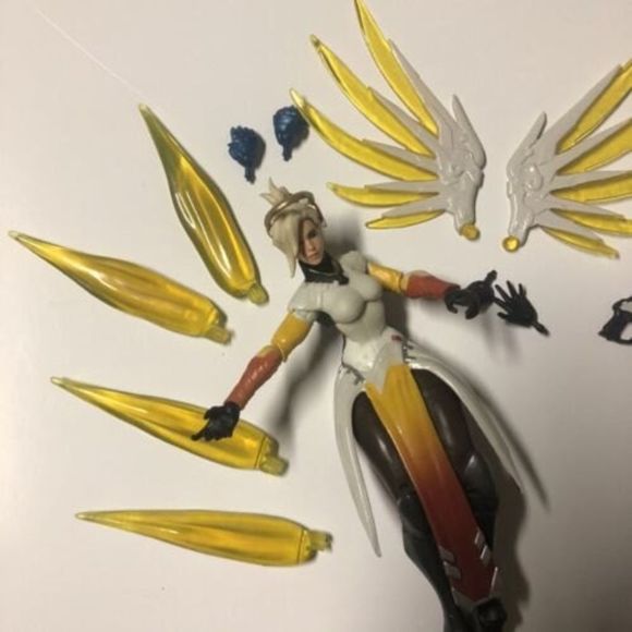 MERCY OVERWATCH ACTION FIGURE HASBRO ULTIMATES W/extra Pharah Replacements - Picture 9 of 16